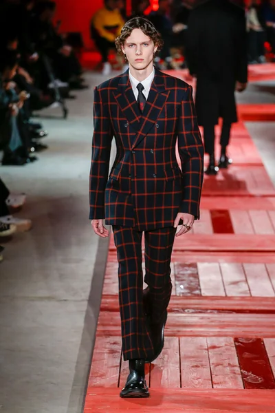 Look 5